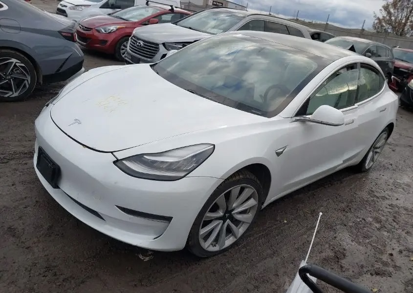 5YJ3E1EB1LF626824 TESLA Model 3 2020